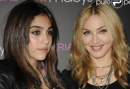 Мадоннагийн охин хараа булаам бүсгүй болж байна